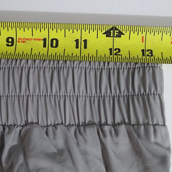 Cueply Gray Elastic Waist Ruffle Hem Shorts Women Size S With Side Pockets NEW - Picture 7 of 9